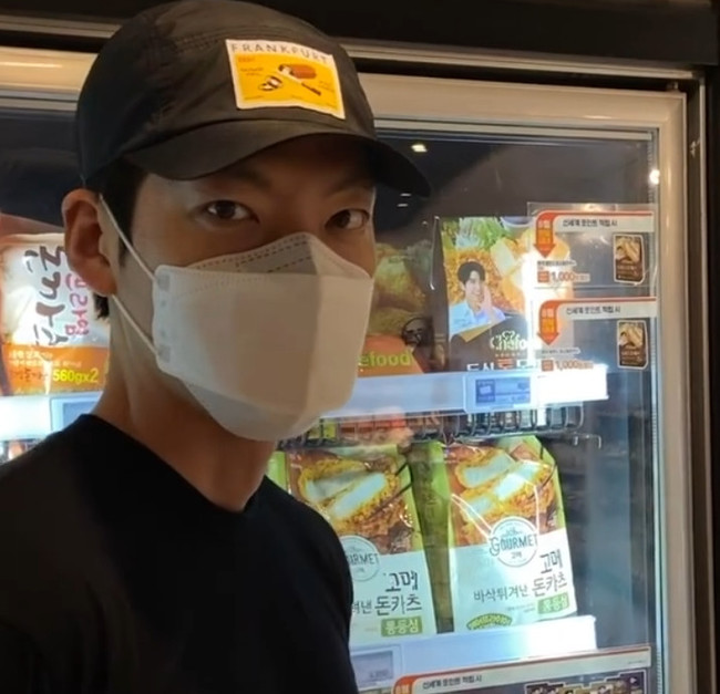 ‘신민아♥’ 김우빈, 마트 데이트는 이런 느낌? 태평양 어깨 깜짝