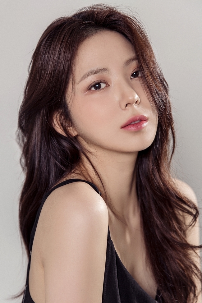 ‘프듀’ 출신 이수현→이루리 개명 후 감우성 소속사와 전속계약[공식]
