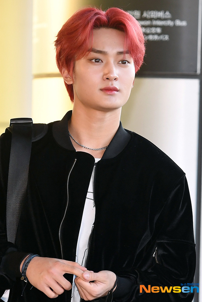 크래비티 태영 ‘끌어당기는 강렬한 레드’[포토엔HD]
