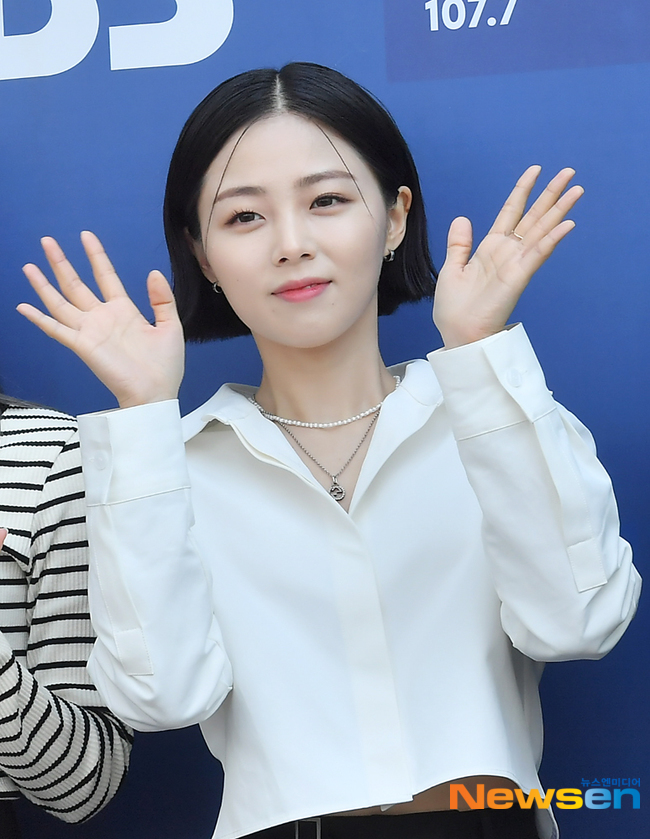 가야G  흰, 매력 가득한 표정 [포토엔HD]