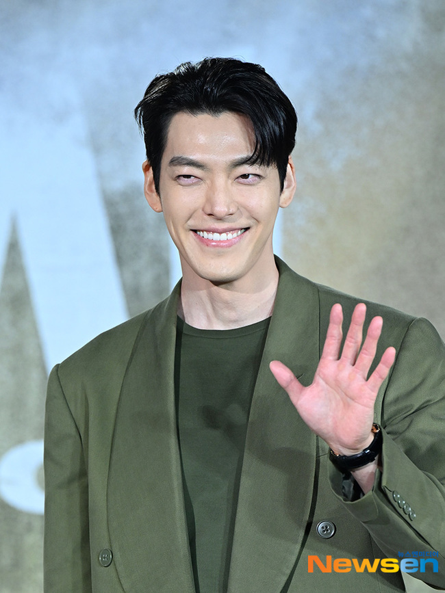 김우빈, 신민아가 반한 미소 [포토엔HD]