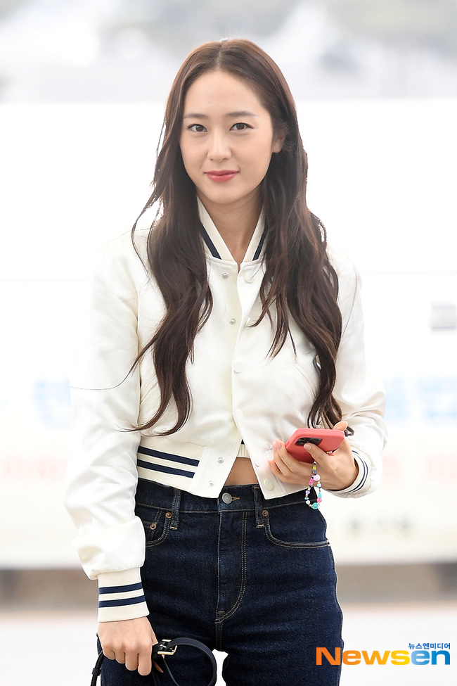크리스탈 ‘달달한 눈맞춤 인사’[포토엔HD]