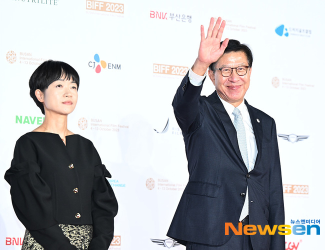 박형준 부산시장-강승아, ‘부국제 환영합니다’ [포토엔HD]