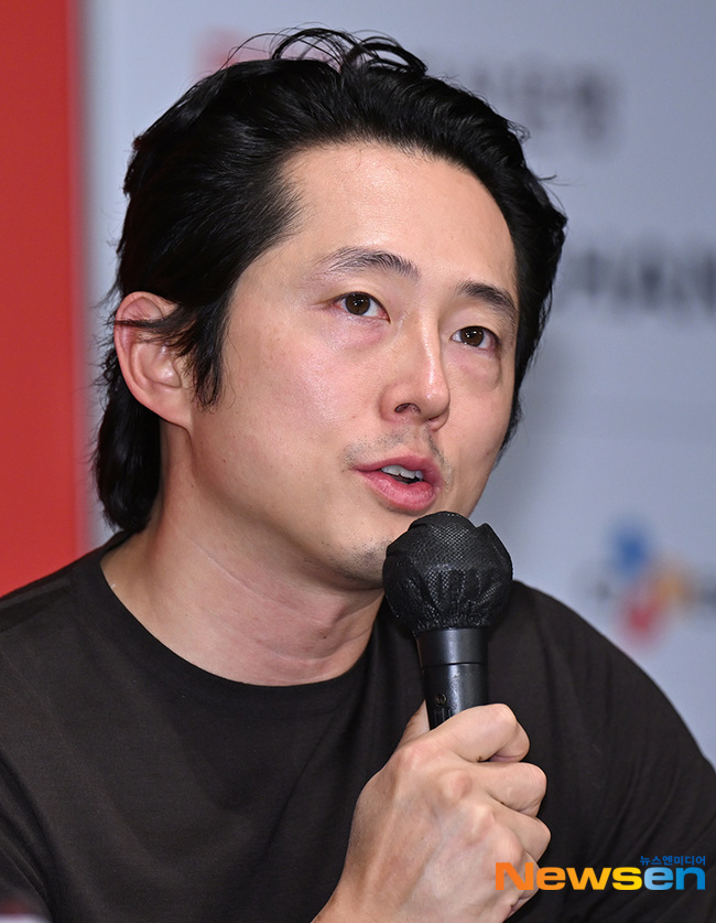 스티븐 연, 기자회견에서 인사 [포토엔HD]