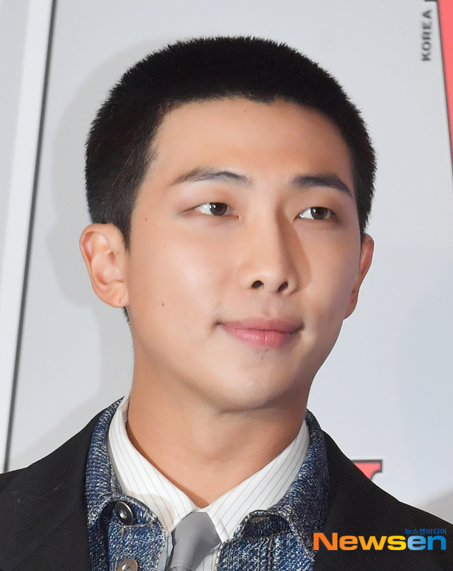 BTS RM, 현역 군인보다 짧은 밤톨 머리 [포토엔HD]