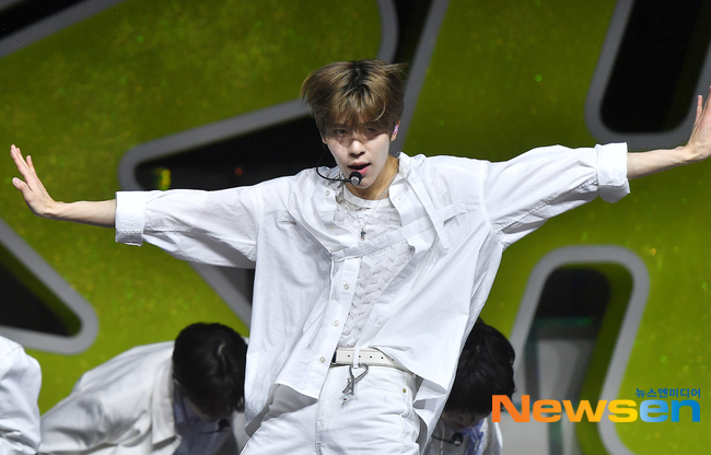 NCT WISH 시온, 눈에 확 띄는 비주얼 [포토엔HD]