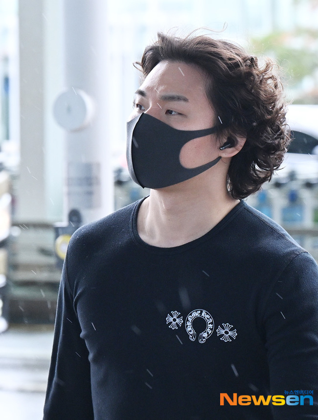 대성, 빗속의 훈훈한 눈빛 [포토엔HD]