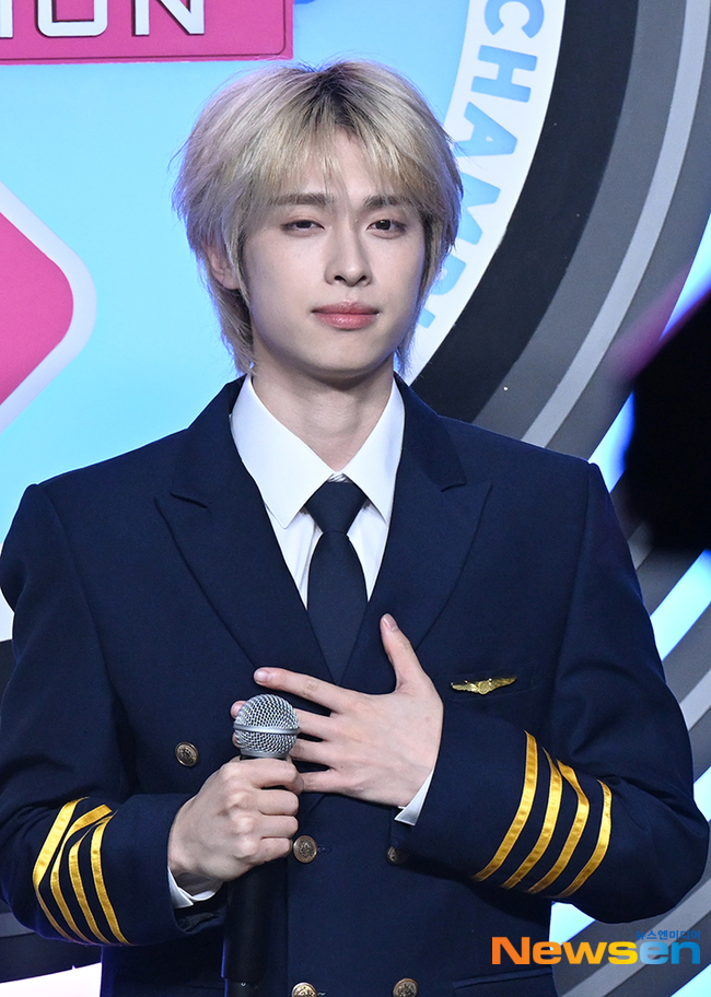엑스디너리 히어로즈 가온, 잘 어울리는 기장제복 [포토엔HD]