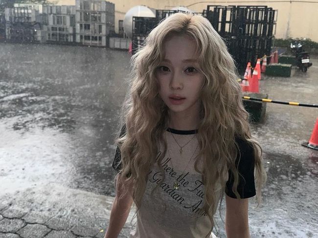 단발 여신 에스파 윈터, 히피펌 변신 비현실적 인형 비주얼