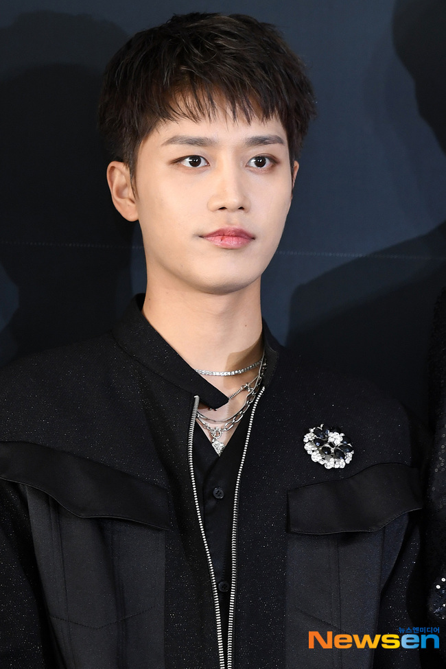 특수준강간 혐의 NCT 출신 태일, 입건 하루 뒤 라방서 노래 흥얼