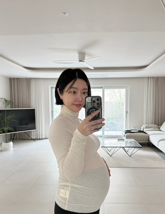 “어우 숨차” 레이디 제인, 쌍둥이 품은 D라인 자랑