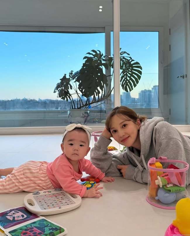 아유미, 딸 돌사진 촬영에 만감 교차 “언제 이렇게 컸나 뭉클”
