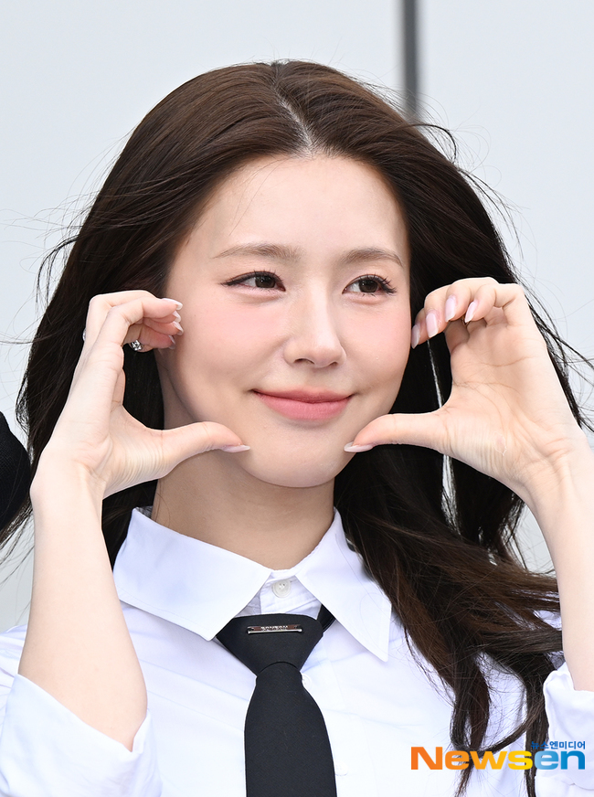 아이들 미연, 여신의 양볼하트 [포토엔HD]