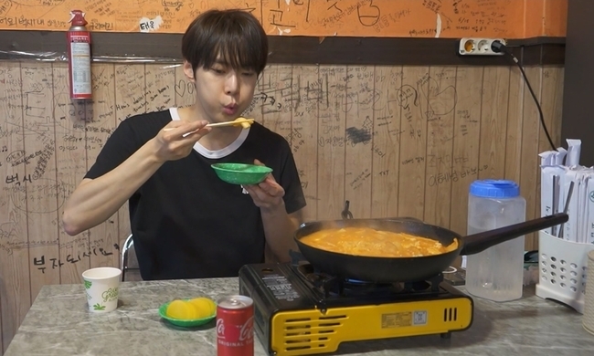 NCT 도영 데뷔 전 구리 스타였다 “전교 부회장+학교 축제 주인공”(나혼산)