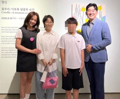 재혼 강성연, 신경과 의사 장민욱 달달…아들과도 다정하게 나들이 포착