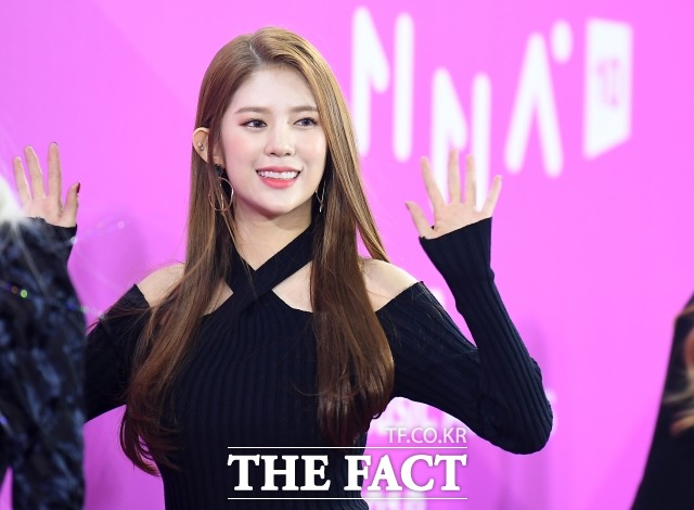 모모랜드 측 데이지, 열애설 후 내용증명…금전 요구까지