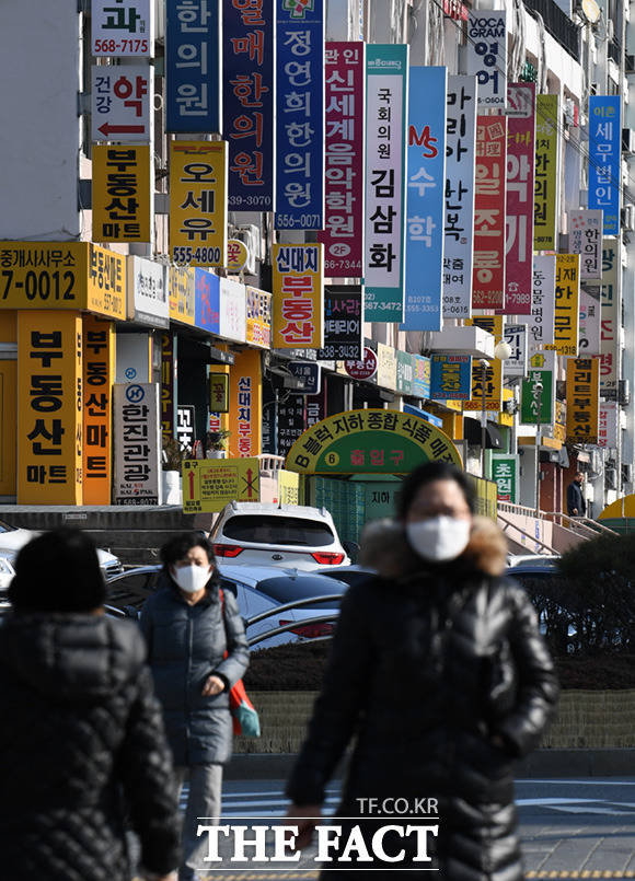 [TF포토] 학원가로 번지는 코로나 바이러스 불안감