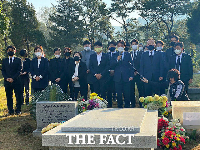 [TF사진관] 마석모란공원 찾은 정의당 6기 대표단