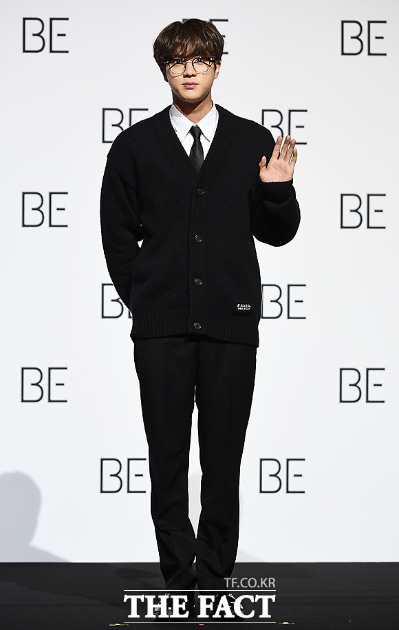 [TF사진관] BTS 진, 오늘은 깜찍한 모범생 스타일~