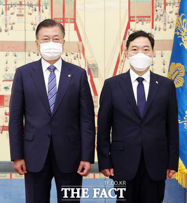 文대통령, 김오수 검찰총장 임명장 수여…공정한 검찰로 거듭나길