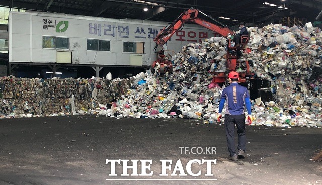 [르포] 제발 제대로 버려주세요…청주재활용센터 한숨