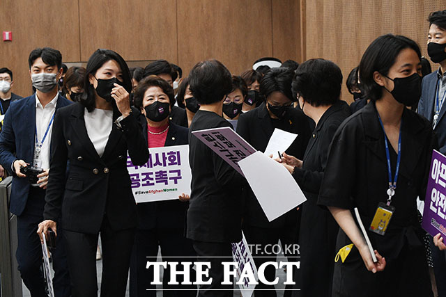 아프간 여성 보호 위해 뭉친 여야 여성 국회의원 [TF사진관]
