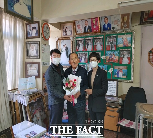 54년간 1만4000쌍 무료결혼식 올려준 신신예식장…감사 전달