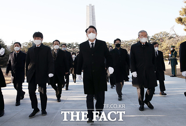 윤석열-이준석, 새해 첫 재회에도…선대위 복귀 없다 선긋기 [TF사진관]