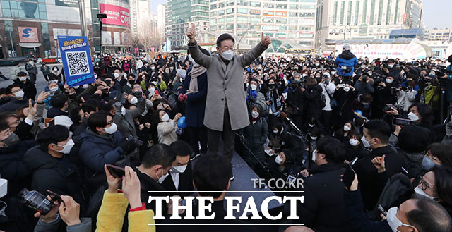 고양시 찾은 이재명, 대장동 의혹에 이재명이 대체 뭘 했나 [TF사진관]