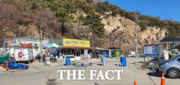 [단독 그후] 시유지 땅으로 식당 늘리고 창고 지은 어촌계 식당 적발