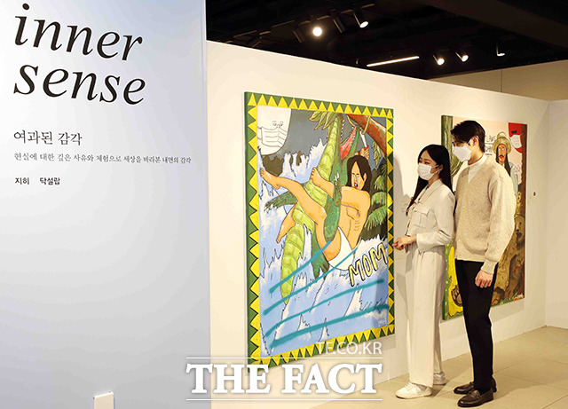 신세계백화점 유명 작가 미술품을 한자리에 [TF사진관]