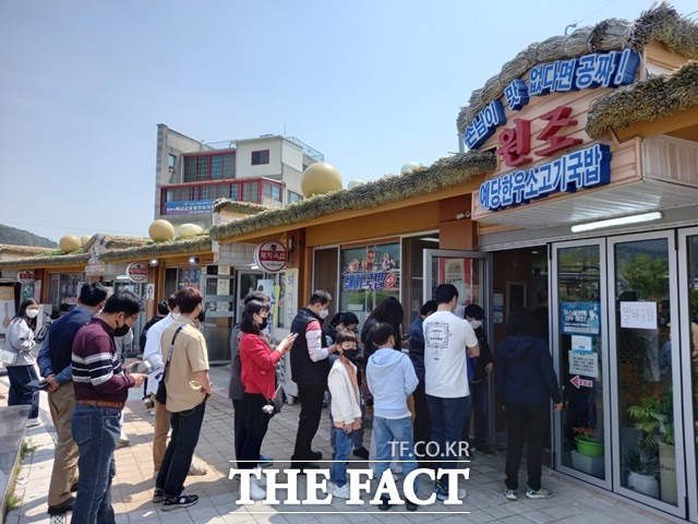 예산 먹방’ 성지로 전국에 입소문…맛집마다 긴 행렬