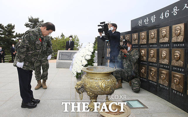 박병석, 백령도 제6여단 찾아 천안함 46용사 위령탑 참배 [TF사진관]