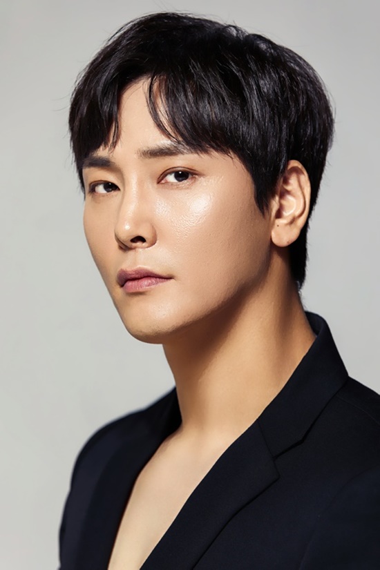 트로트 가수 황기동, 최일구 허리케인 라디오서 34대 가왕 등극