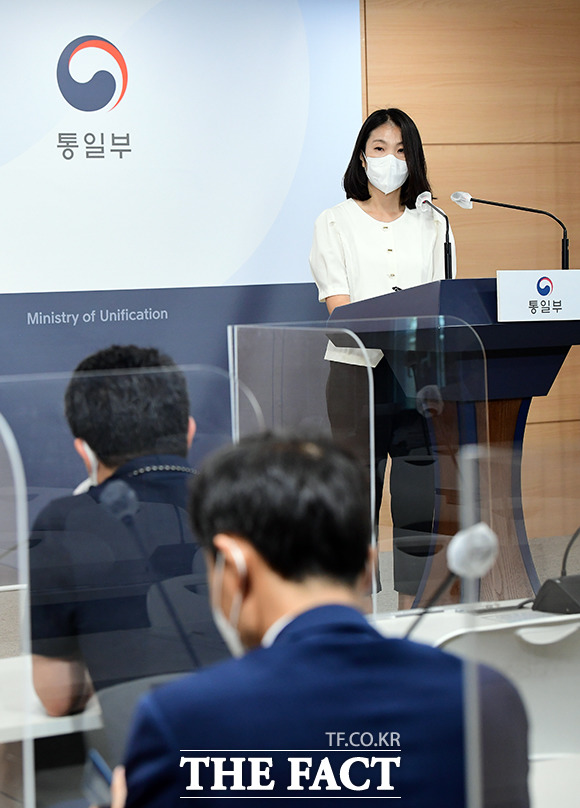 탈북 어민 강제 북송 관련 브리핑하는 이효정 통일부 부대변인 [TF사진관]