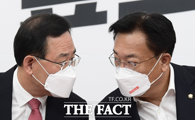 정진석, 카카오 먹통 심각한 사안...재발방지대책 마련해야 [TF사진관]
