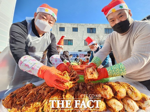 오늘 김치 배달갑니다...택시회사 대우교통, 불우이웃 김치 나눔