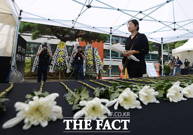 추모 발길 이어지는 강남서초교육지원청 [포토]