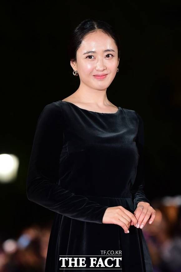 김민정, 마이네스트컴퍼니와 전속계약...오래전 매니저와 동행