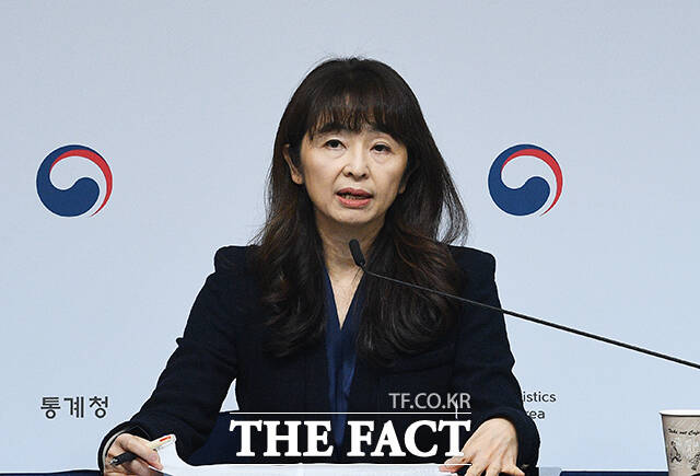 통계청 10월 취업자 34만 6000명 증가···제조업은 감소세 지속 [TF사진관]