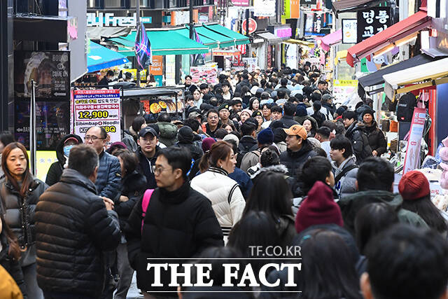 발 디딜 틈이 없는 명동거리 [포토]