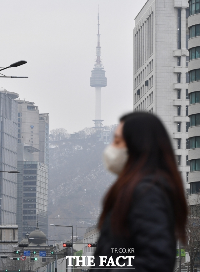 [오늘의 날씨] 구름 많은 하늘, 미세먼지도 가득