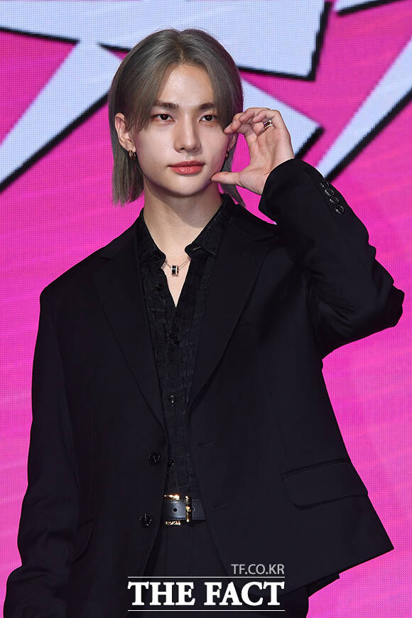 스트레이 키즈 현진, 청각장애인 위해 1억 기부…작은 나눔