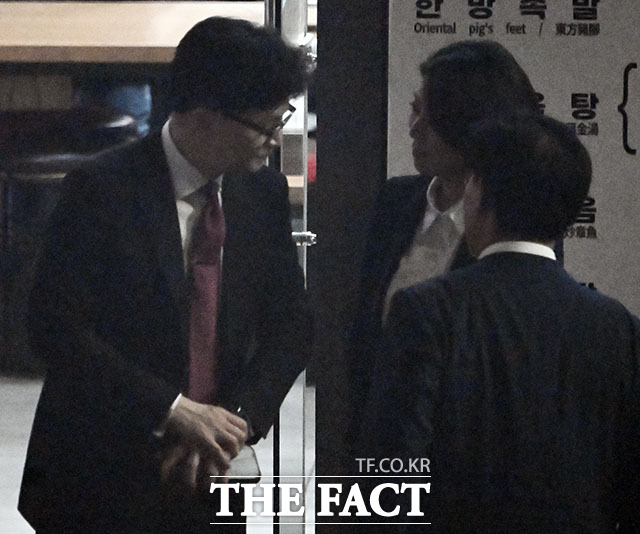 [단독포착] 한동훈 당대표 되던 그날 밤... 장동혁·송석준·서범수·배현진 있었다