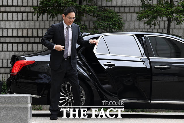 불법 승계 혐의 이재용 회장, 오늘도 묵묵부답 [TF사진관]