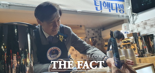 조국 대표 대통령님, 지금 휴대전화 김건희 씨가 보고 있습니까?