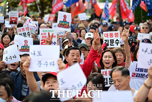 한표 한표 모아 독재 막자 김문수, 노원·도봉·강북 집중유세 [TF사진관]