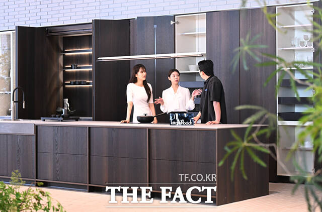한샘 플래그십 논현 오픈, 프리미엄 키친의 기준 키친바흐 공개 [TF사진관]