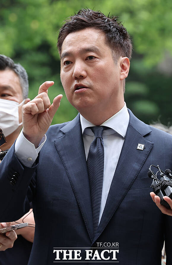 '김수현 명예훼손 혐의' 김세의 영장심사 출석 [TF사진관]