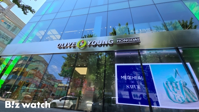 [르포]젊은 외국인 몰린다…K뷰티 필수 코스된 이곳